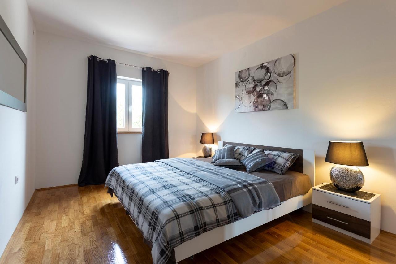 Apartmani Karoca 3 Pula Exterior photo