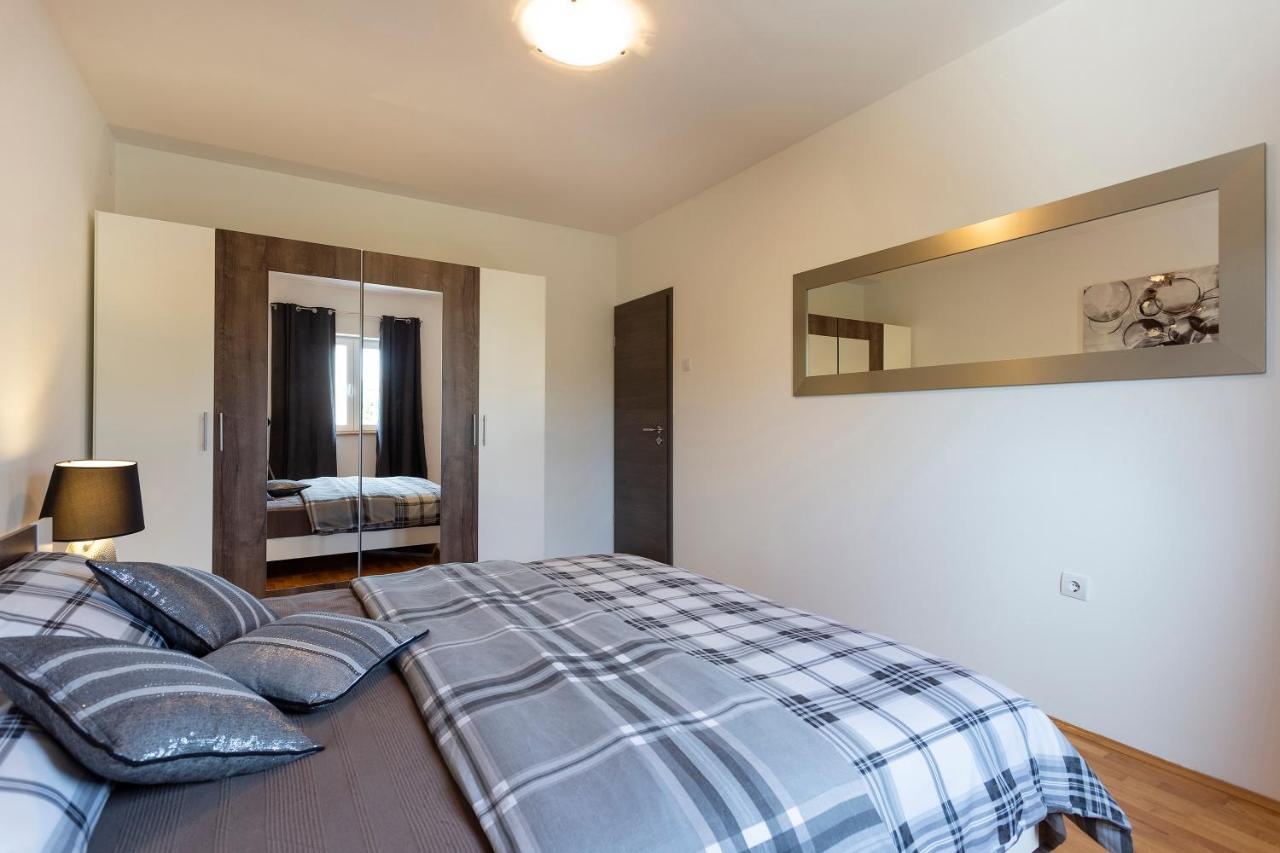 Apartmani Karoca 3 Pula Exterior photo